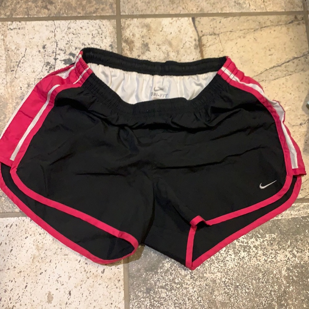 Black/pink Women’s Nike dry fit shorts